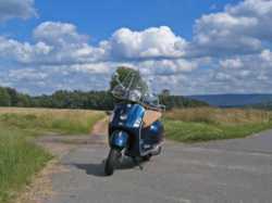 Mein schner Roller GTS250 auf der Mossauer Hhe bei Michelstadt im Odenwald